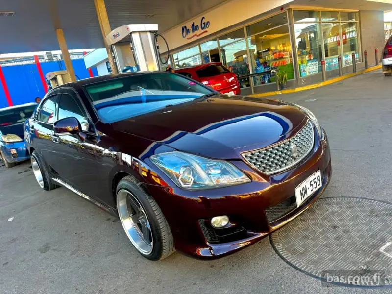 Toyota Crown Athlete - Suva