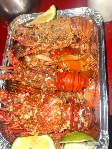 3 lobster, 2 crabs, 10 prawns, butter sauce. Suva.