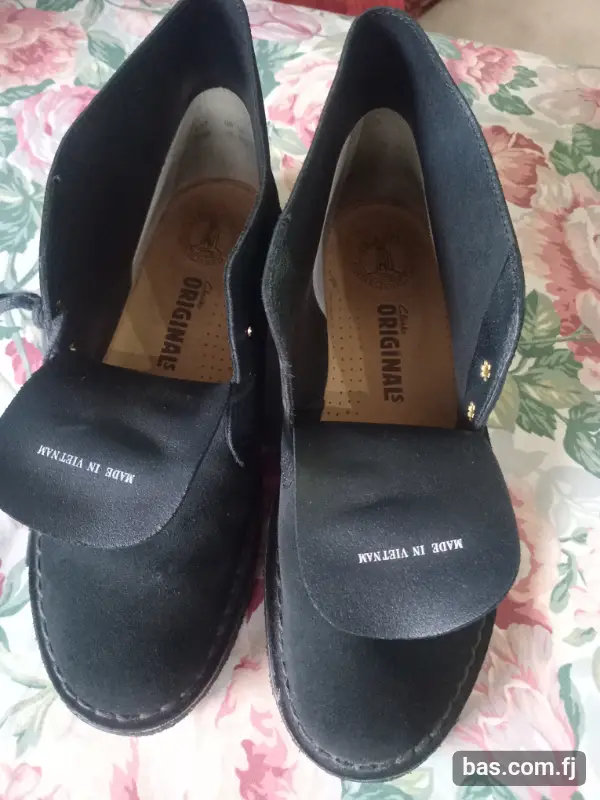 Clarks Originals pre-loved Black boots Size 10 US.