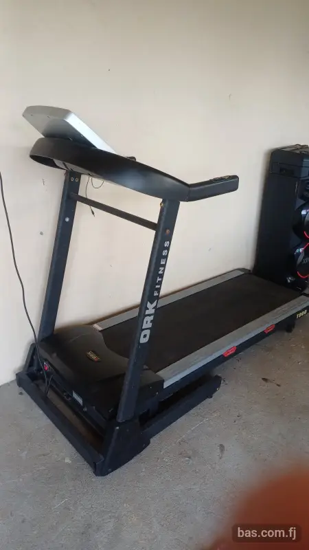 Selling treadmill, brand York Fitness T800 model.