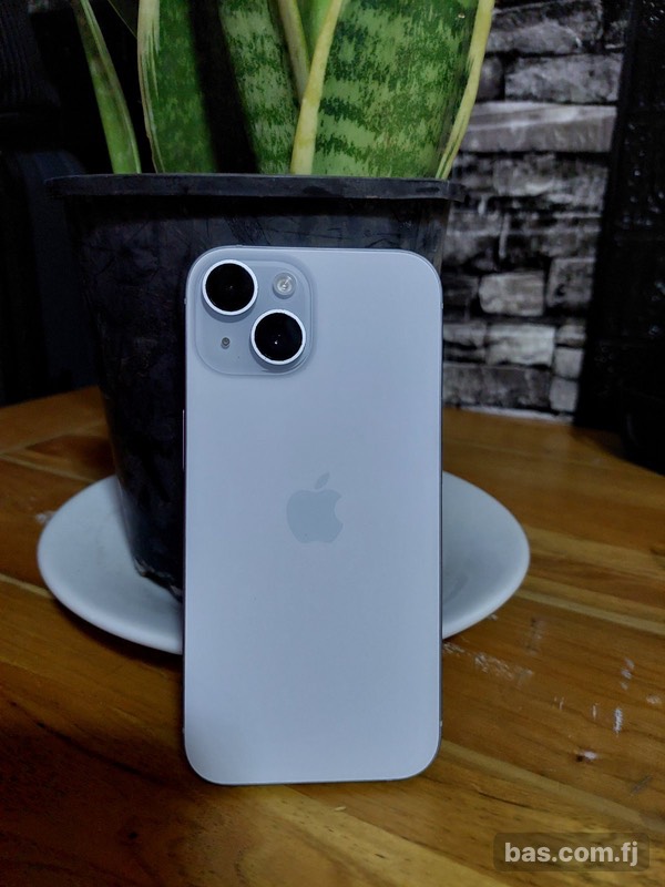 iPhone 15 Comes with 3 phone case and charger No scratches good as new Selling for upgrade