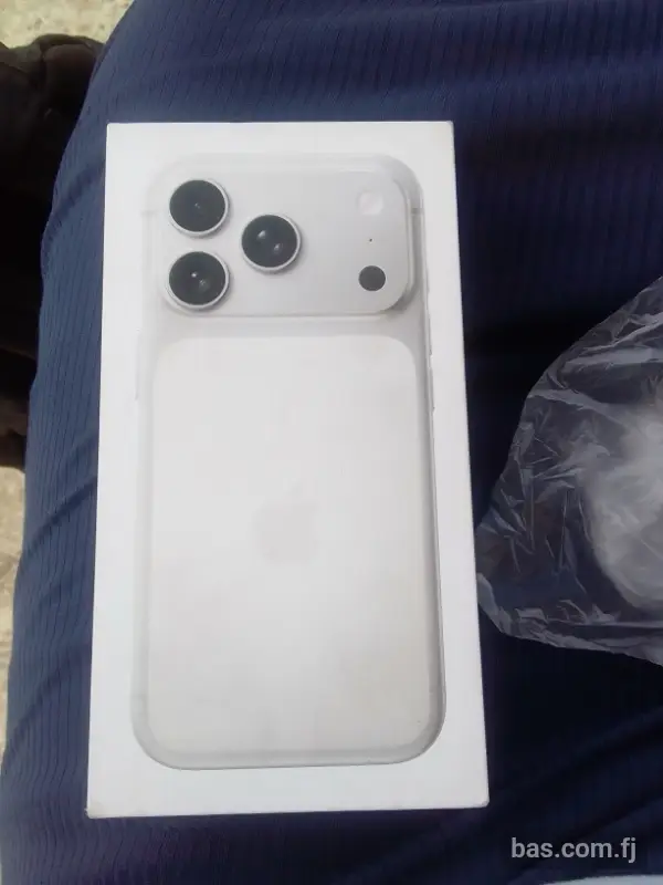 Brand New iphone 17 pro still seal in it's box.$3,