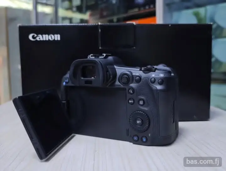 Canon R5 Mark II Camera brand new sealed inbox int