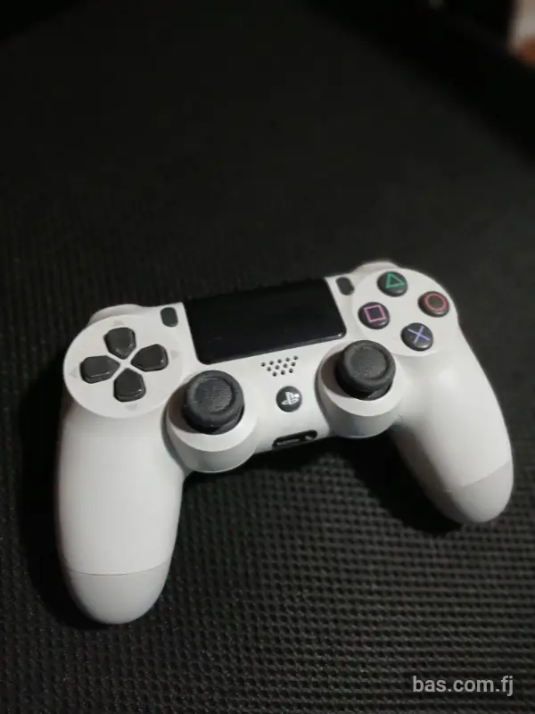White ps4 controller barely used,mint condition,no