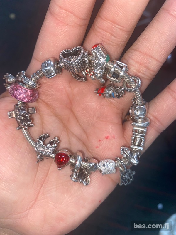 Selling a pandora bracelet on behalf of a friend