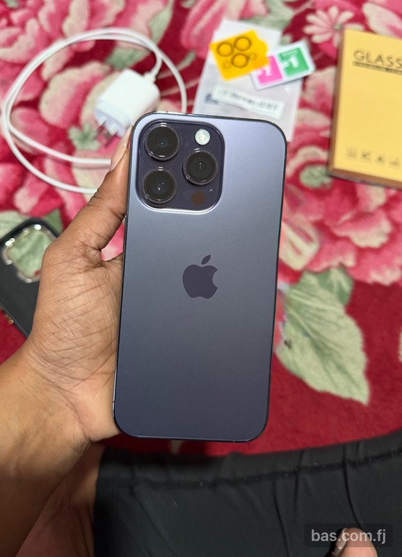 iPhone 14 Pro In mint condition Comes with case,