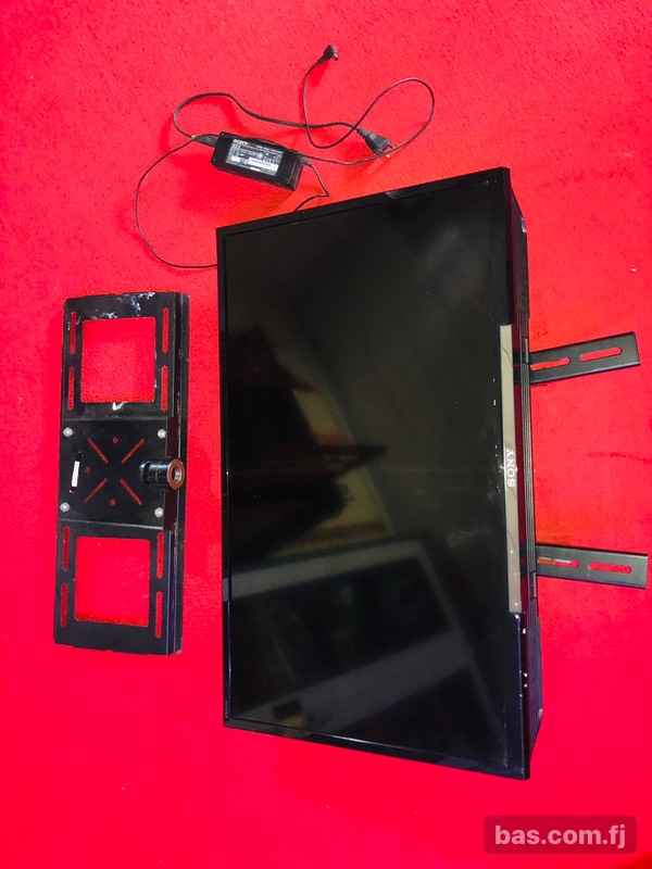 32inch Sony Bravia brand TV with wall mounting n brackets