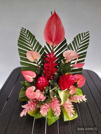 💐 A bunch of flowers arranged together. • 🍷 The a