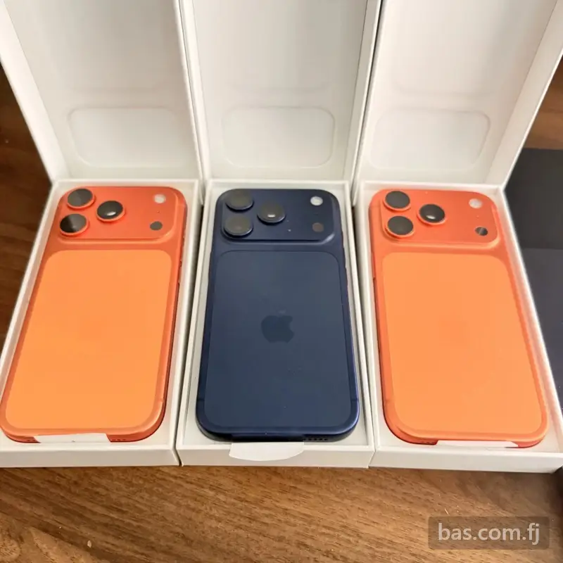 * The iPhone 17 pro max is brand new. * 100% ori